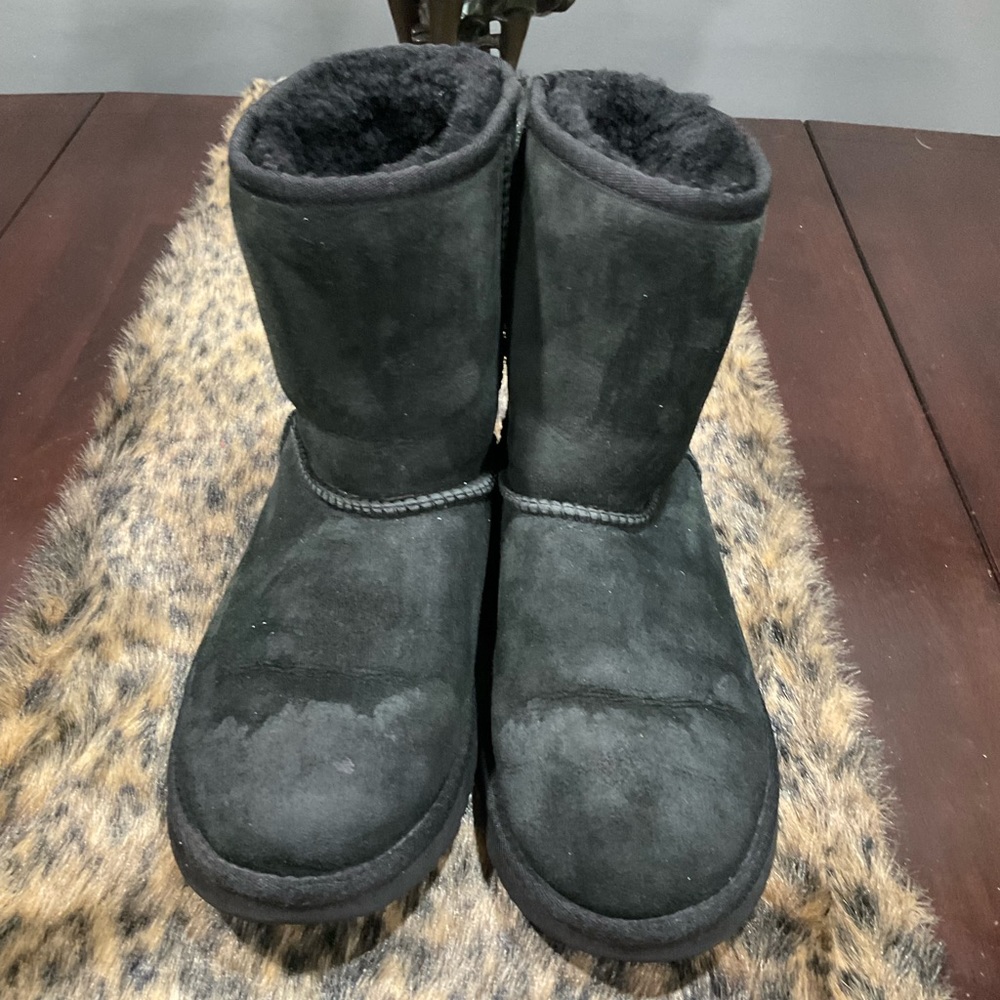 UGG BLACK LEATHER BOOTS